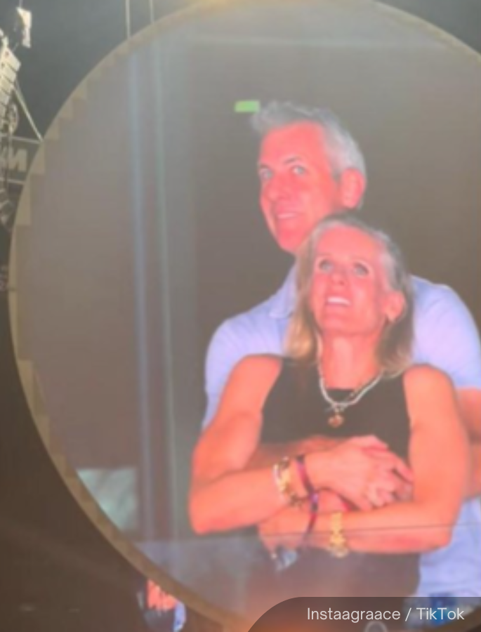 NewsBFM's tweet image. The CEO of tech firm Astronomer has resigned after a video of him embracing an alleged colleague at a Coldplay concert went viral.

"Our leaders are expected to set the standard in both conduct and accountability, and recently, that standard was not met," the company said.

🧵1