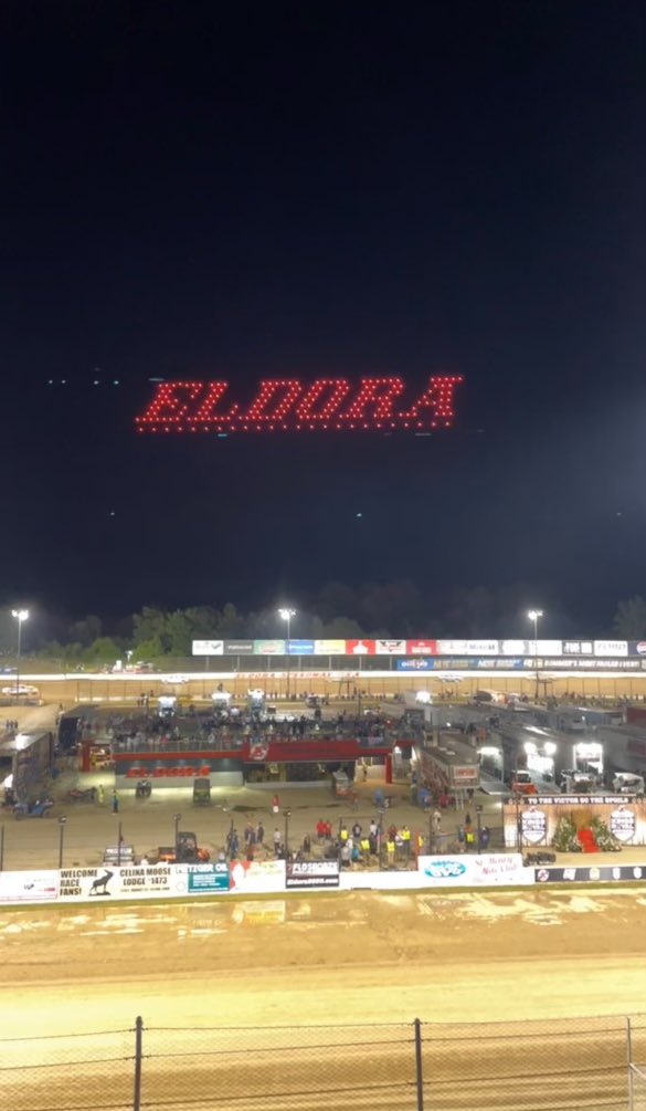 EldoraSpeedway's tweet image. Drone show at the Kings Royal! 👑
