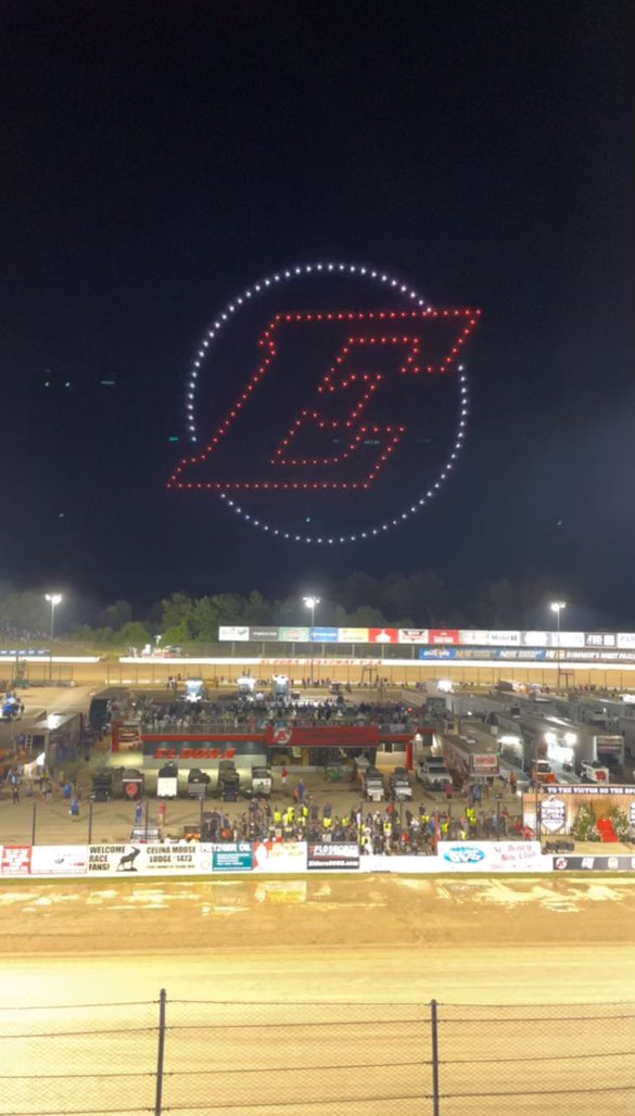 EldoraSpeedway's tweet image. Drone show at the Kings Royal! 👑