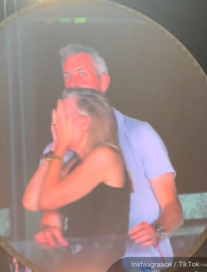 NewsBFM's tweet image. The CEO of tech firm Astronomer has resigned after a video of him embracing an alleged colleague at a Coldplay concert went viral.

"Our leaders are expected to set the standard in both conduct and accountability, and recently, that standard was not met," the company said.

🧵1