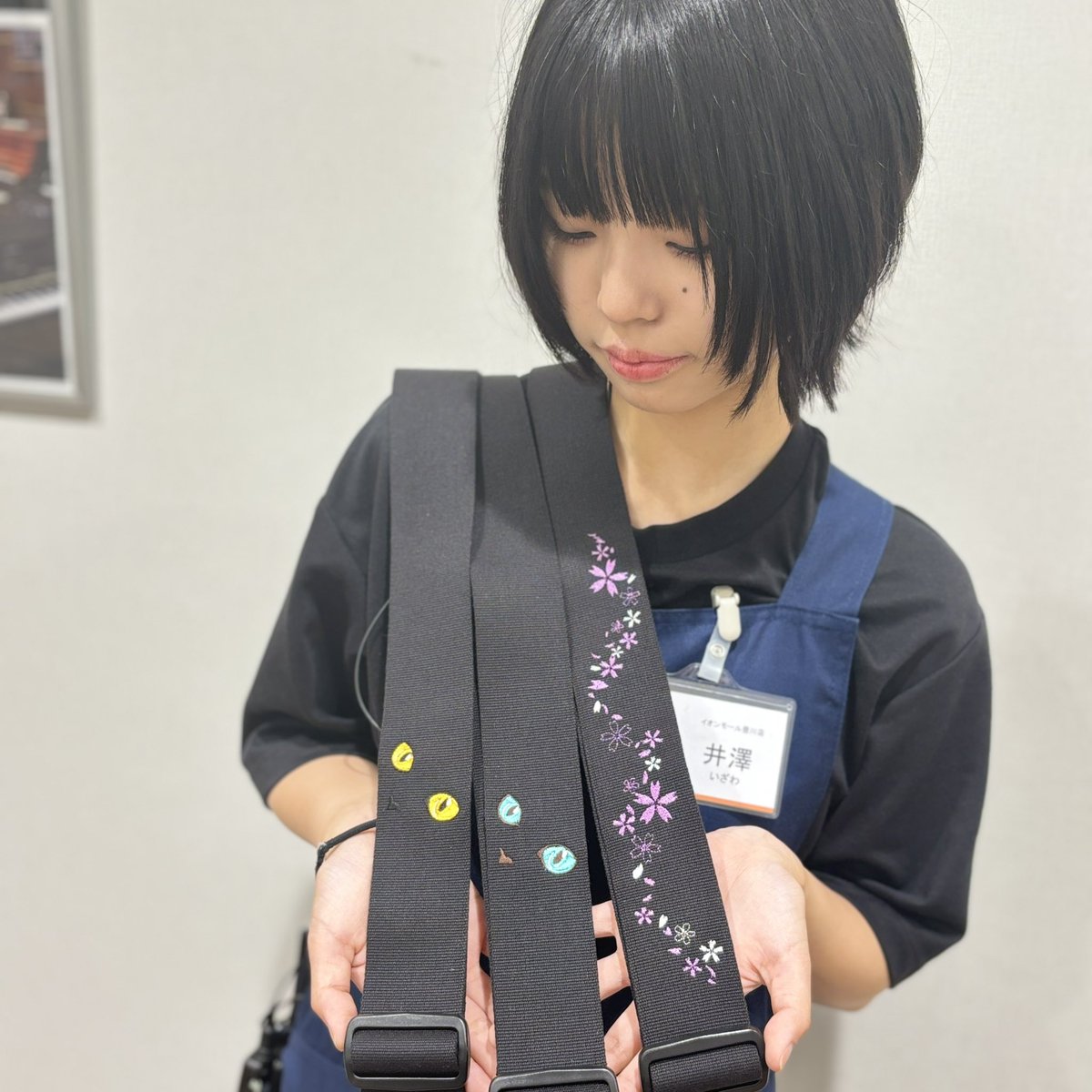 shima_toyokawa's tweet image. \ストラップ入荷情報🐾/
豊川店に新しいストラップが入荷しました!!
ギターやベースにあわせて、お気に入りのストラップ集めましょう🎸
#イオンモール豊川 #三河楽器店 #豊川市の楽器店 #ストラップ #刺繍デザイン #ねこ #紫桜 #Grandeuomo