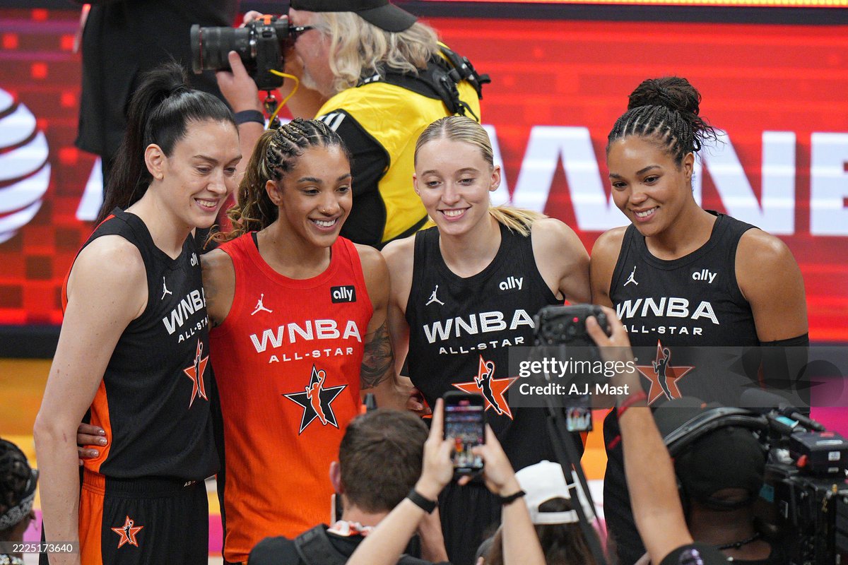 love_wbb's tweet photo. our husky all-stars https://t.co/v2rXzj2xNb