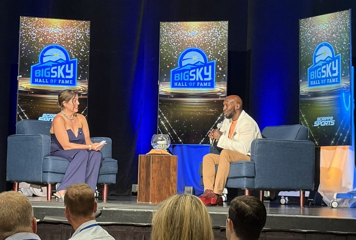 mikelund65's tweet photo. What a great moment for Chip Dunn and @psuviksFB as the Vikings all-time great running back was inducted into the Big Sky Conference Hall of Fame. Pound for pound, best football player in all my years at PSU. #GoViks https://t.co/JcSl66L9iW