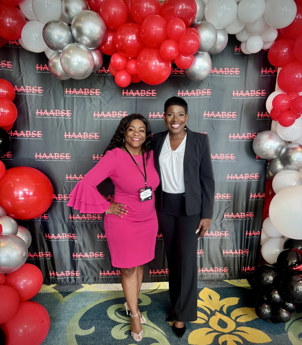 This. This is the post.

Today at HAABSE, I surprised my mentor by showing up to her session.
She surprised me right back with a moment that reminded me why I’m still in this work. (a thread 🧵)

#itsMsBanks #GlowOn #HAABSEConnect