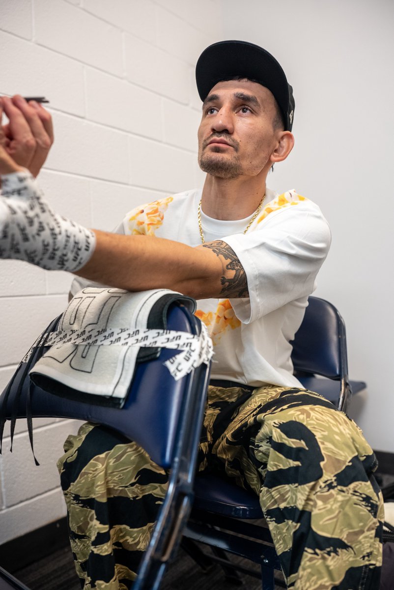 UFCFRA's tweet image. 👊 Il est l'heure d’enfiler les gants pour Holloway et Poirier
📺 Regardez l’#UFC318 EN DIRECT sur 🇫🇷 RMC Sport 1 et sur 🇧🇪 VOOSport World