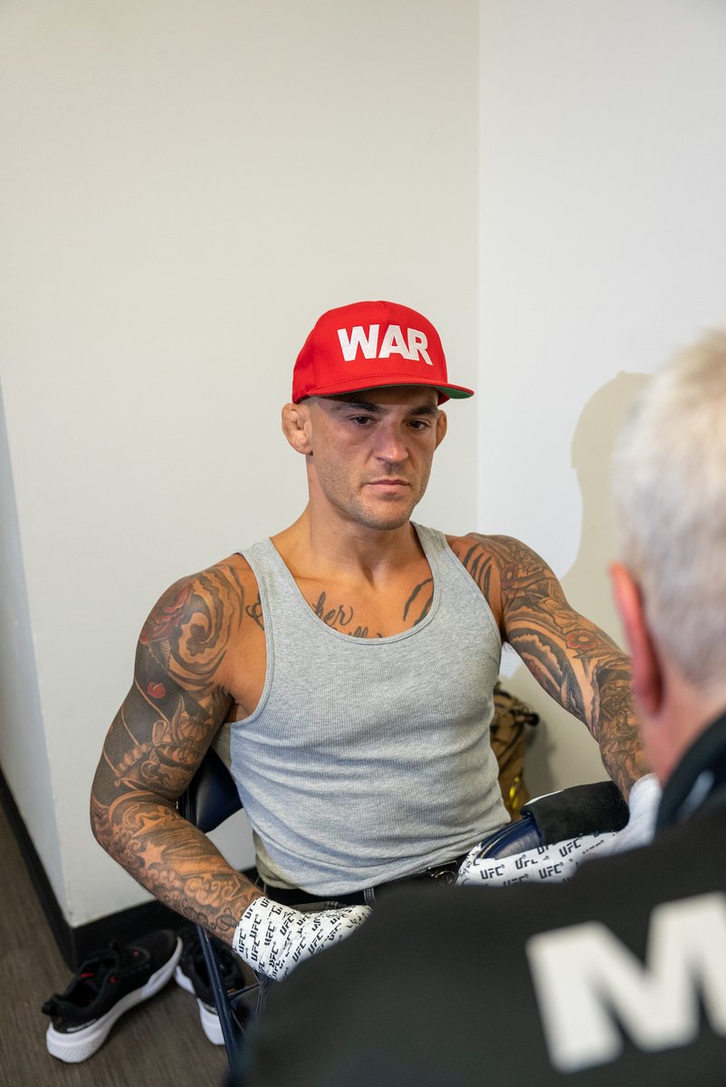 UFCFRA's tweet image. 👊 Il est l'heure d’enfiler les gants pour Holloway et Poirier
📺 Regardez l’#UFC318 EN DIRECT sur 🇫🇷 RMC Sport 1 et sur 🇧🇪 VOOSport World