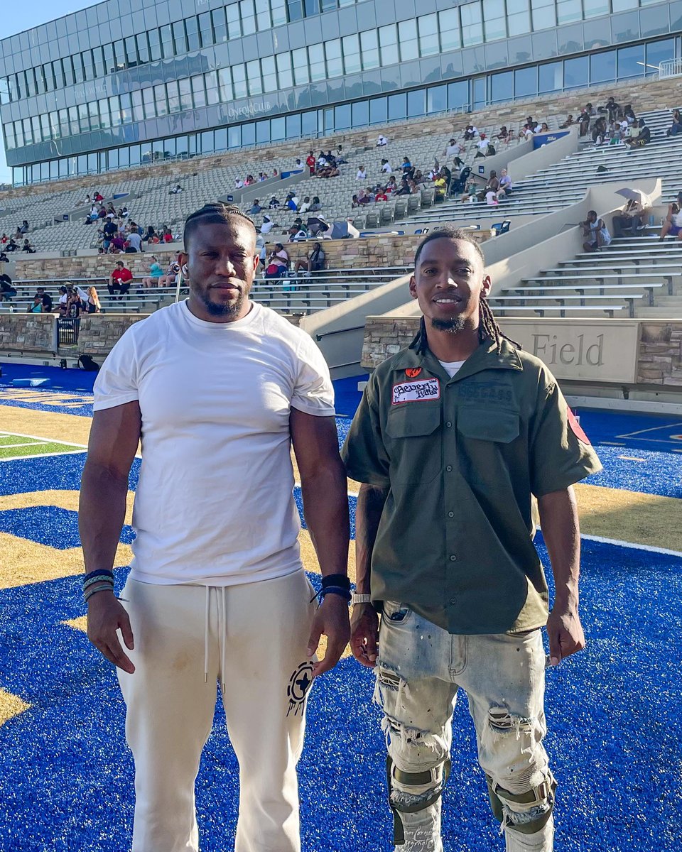 TulsaFootball's tweet image. Familiar faces back home 👀
@JustZik @BLou11k