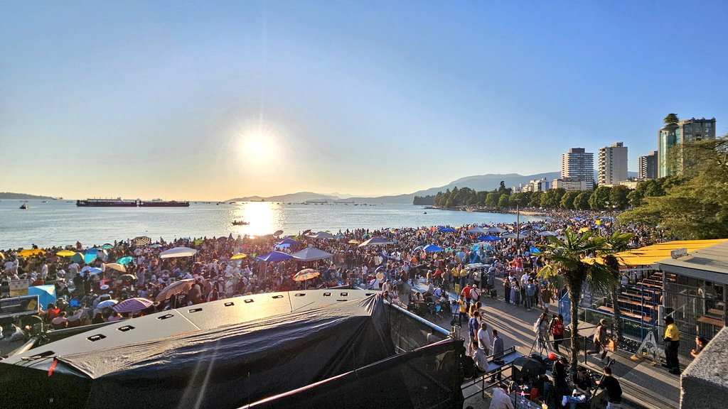 iamkennethchan's tweet image. T-2 hours until Team Yukon takes to the skies for this year's first Honda Celebration of Light fireworks show! #CelebOfLight 🎆🇨🇦