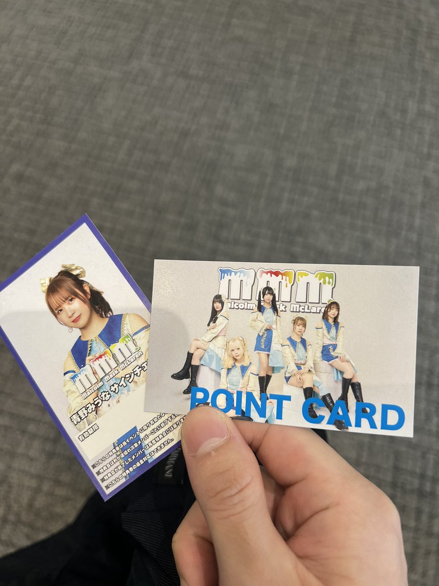 lastidol__Z4's tweet photo. #BLUU ラストライブから2年半の時を経てみうなさんにご挨拶。歌がますます上手くなりましたね〜!学生時代に背中を押してくれた歌声が懐かしかったです!
BLUUのポーズをして「ずっと家族だから」って言っててちょっと感動しました🥹 https://t.co/KXiQPKgkDk