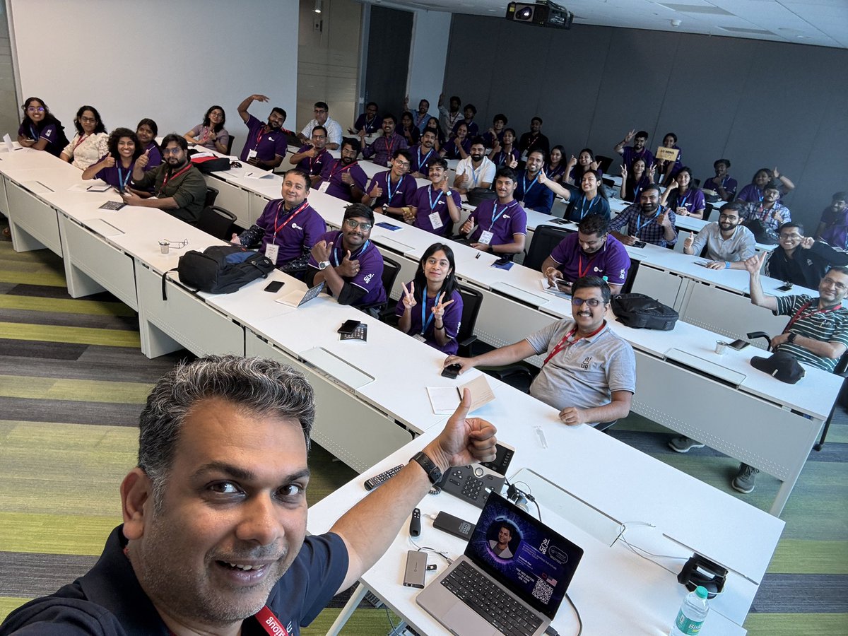 sandeshr's tweet image. Good times talking to students at #OCYatra2025
@oracleugs @oracleace #Bangalore talking about #AIagents @sai_penumuru @ncalerouy @connor_mc_d @JulianFreyCH @neilsellers @bkhan @MikeDietrichDE @alexnuijten @patch72 @GavinSoorma @vijaysiva79 @Ambili_Thots @tanwanichandan