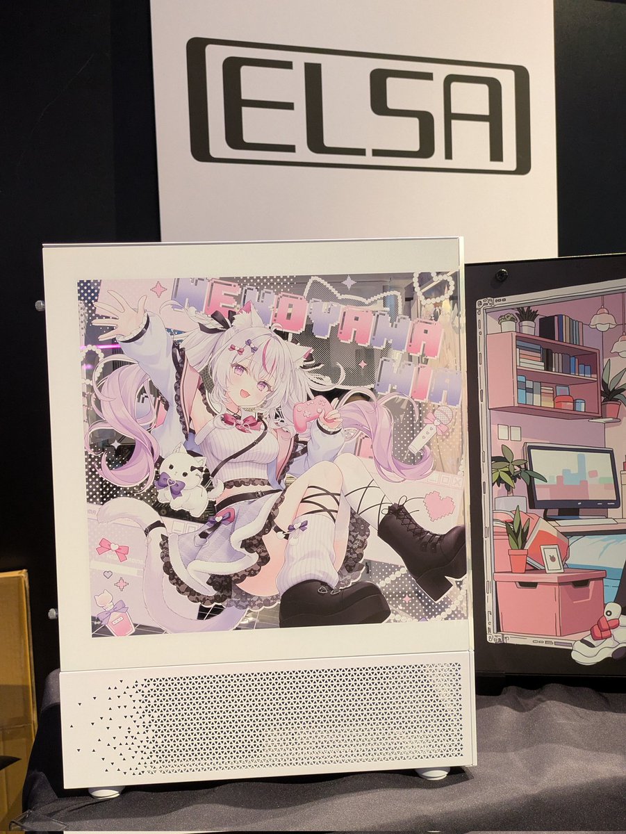 猫山みあさんとELSAさんのコラボPCも展示中😆🙌🙌 すっごくすっごく