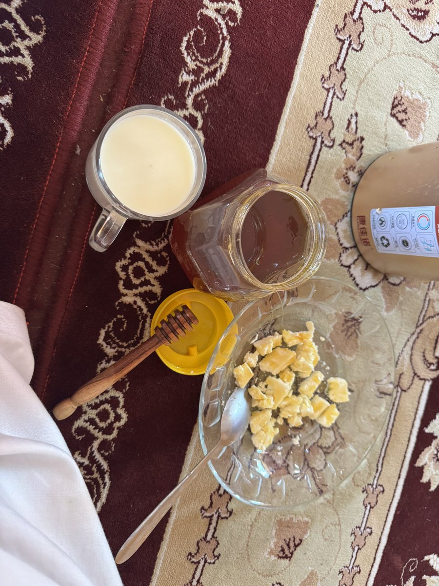 umarkhataab313's tweet image. Milk+honey+paneer=ProTeam 💪🏻
If you can digest all of this in breakfast at once you should thank Allah for having a strong engine.