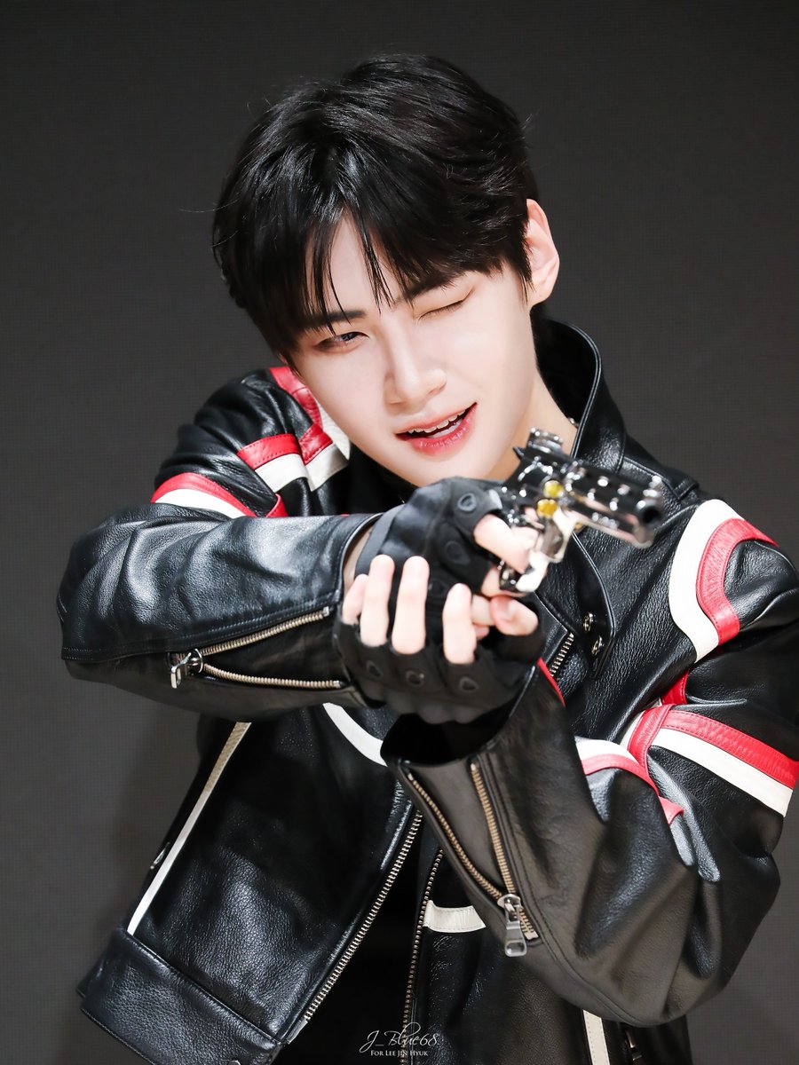 J_Blue68's tweet photo. 240719 사운드웨이브 교원투어

#이진혁 #LEEJINHYUK #李鎭赫 #イ・ジニョク https://t.co/FxKiQSFDIA