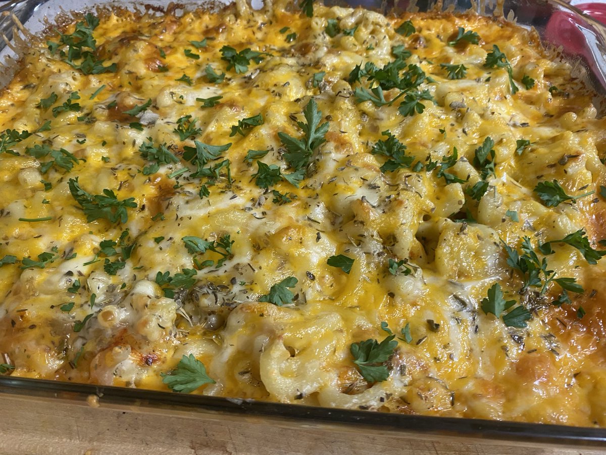 KyleLeeWriter's tweet image. My special homemade mac and cheese for dinner, yum!
Braised collard greens, bbq tofu, and dessert watermelon not pictured.