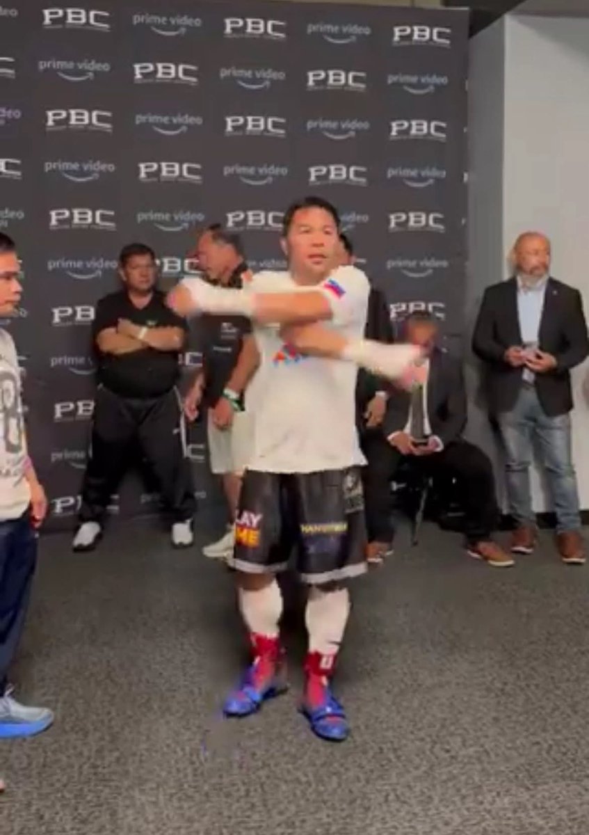 Manny Pacquiao warming up. Fight’s on in a few. 
| 📸Screenshots from Premier Boxing video

#PacquiaoBarrios