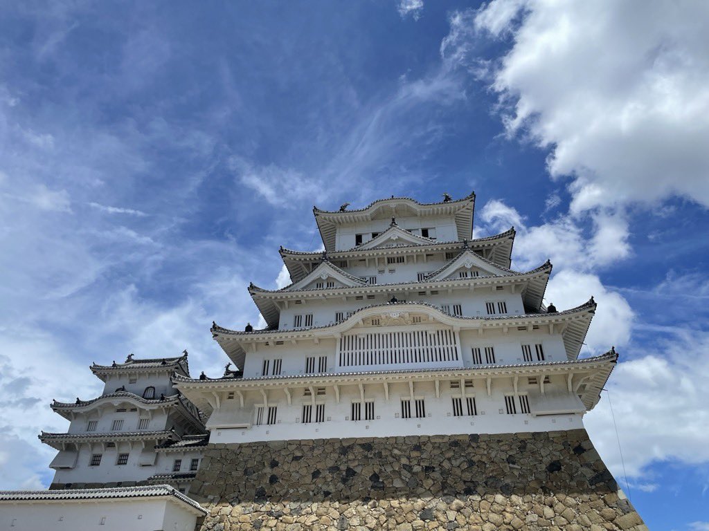 __yumechi's tweet image. 無限に暑くて大変だったし、階段の上の柱に何度もリュックが引っかかって終わるかと思いました😇
木の香り(夏の香り?)がすごかったです、姫路城