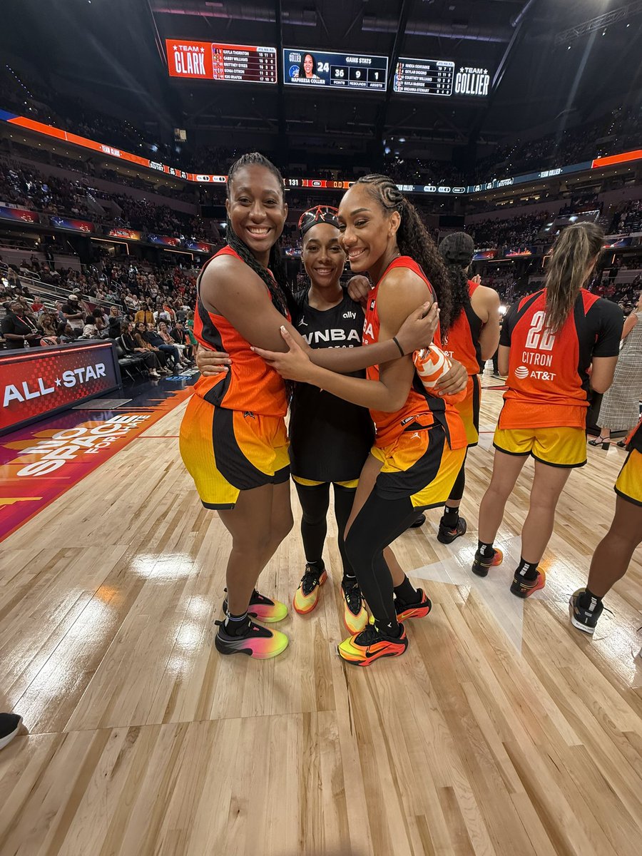 dawnstaley's tweet image. THEM @GamecockWBB! THEM @WNBA All-Stars! @Graytness_15 @aa_boston @_ajawilson22 Family over Everybody!