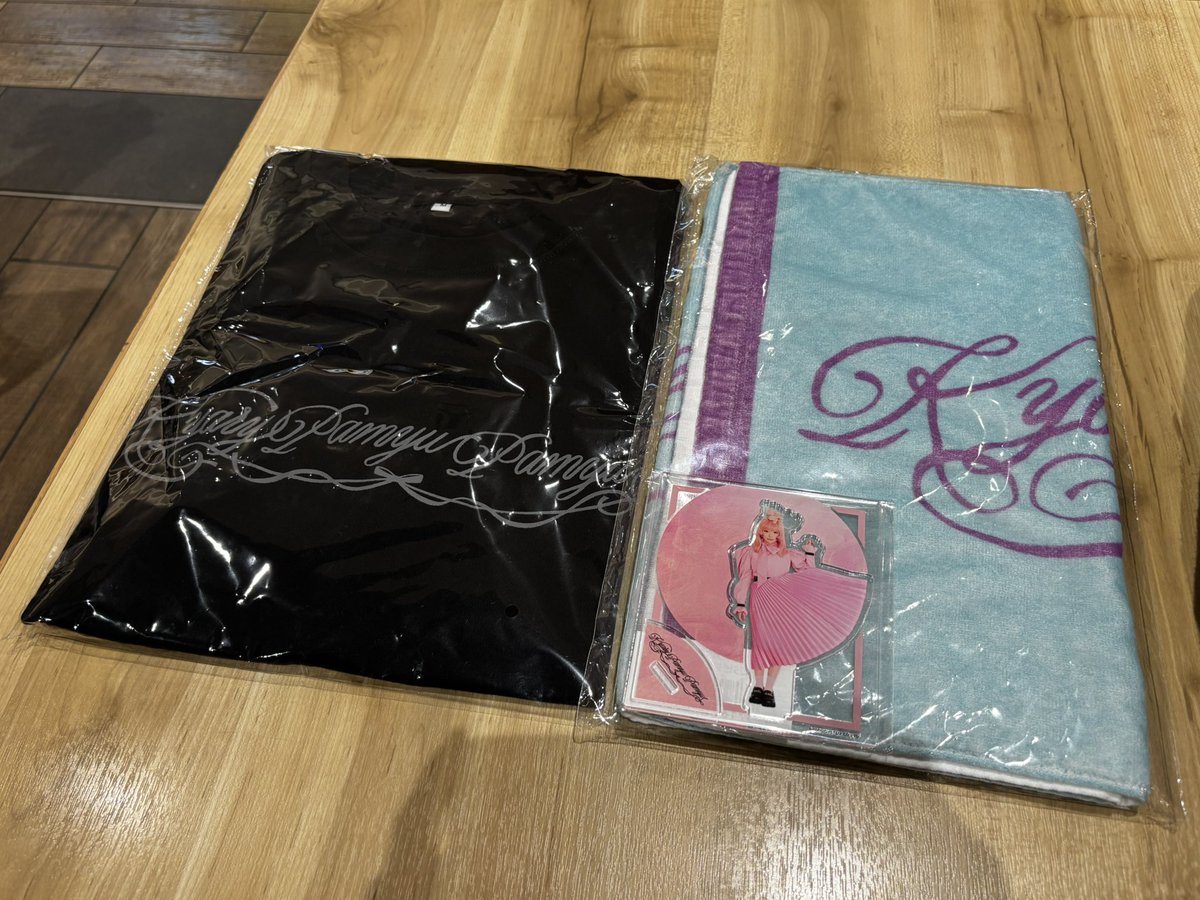mikan_kpp's tweet photo. グッズ買ったよー🥰 https://t.co/6HpOt9qt5X
