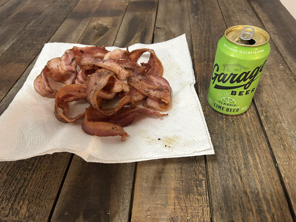 DanWybrow's tweet image. Two of my favorite B words on a Saturday night
#BeerFlavoredBeer