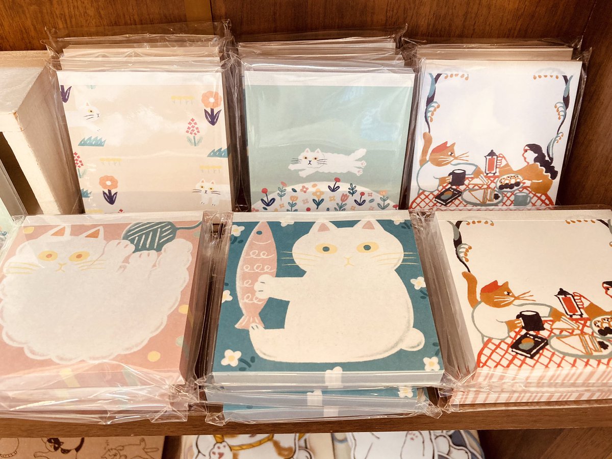 【新商品】✨🌻😽
いよいよ夏本番になってまいりましたね🍧

大阪の文具ブランド《れんこん社》様の商品が入荷しました。メモパッド、ロール付箋、フレークシール、とってもかわいいネコ達が癒してくれます🧡

🈺ユーアーツは三連休も休まず営業中です！

#ユーアーツ #文具 #猫