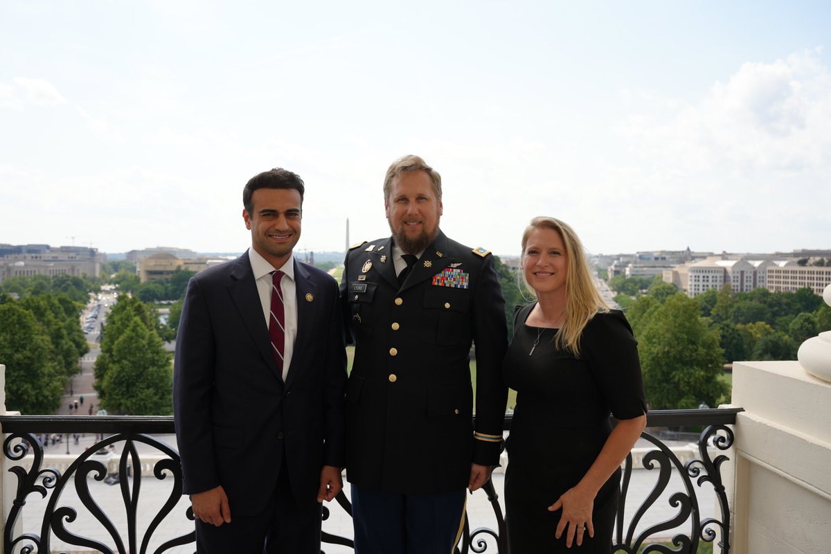 RepAbeHamadeh's tweet image. This week, our staff was honored to gather on the Speaker's Balcony of the United States Capitol as Congressman Hamadeh presided over the promotion ceremony for our District Director, @joshualyons_az, to the rank of Major in the U.S. Army.
Thank you for your service to our…