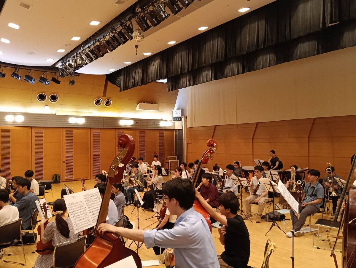 orch_nimbus's tweet photo. 昨日は初回全奏を行いました♪

指揮者の野村先生にも来ていただき、悲愴とドンファンを練習しました🎻
とてもやり甲斐のある曲なので、今後どう成長していけるか期待したいです🔥

これからも練習風景などを投稿していきます📷お楽しみに✨ https://t.co/aMy6jjgYUq