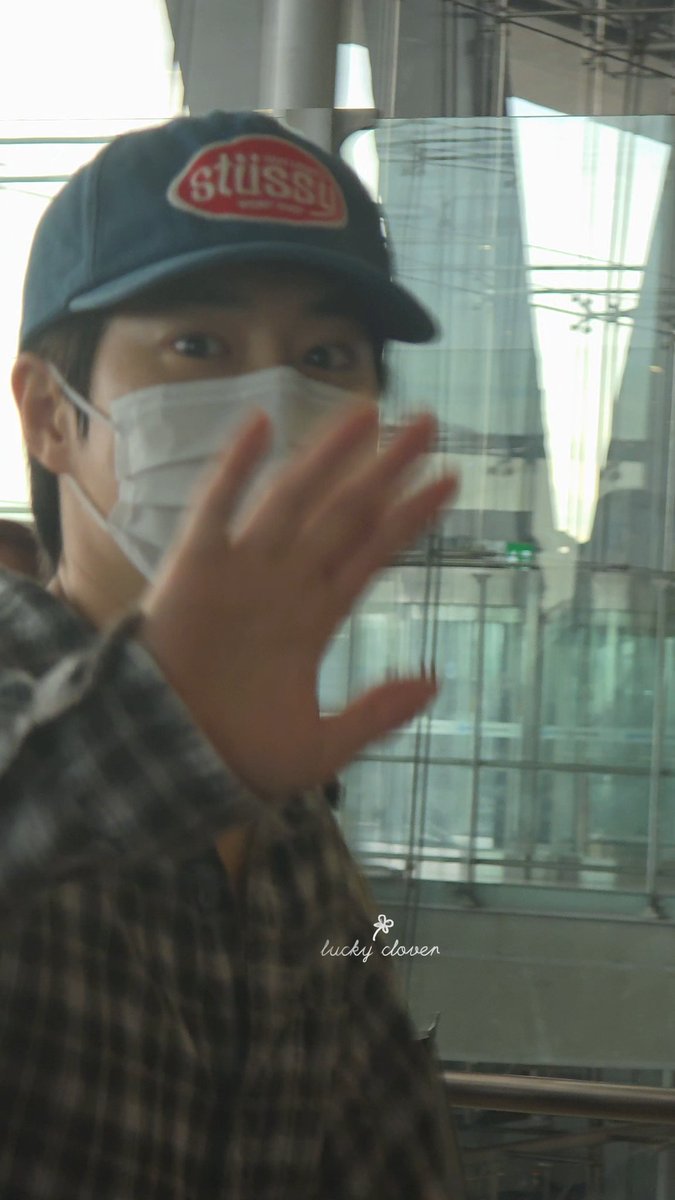 luckyclover805's tweet image. Bye bye Junmyeon๐ฅน
Thank you for your wonderful performances!!!