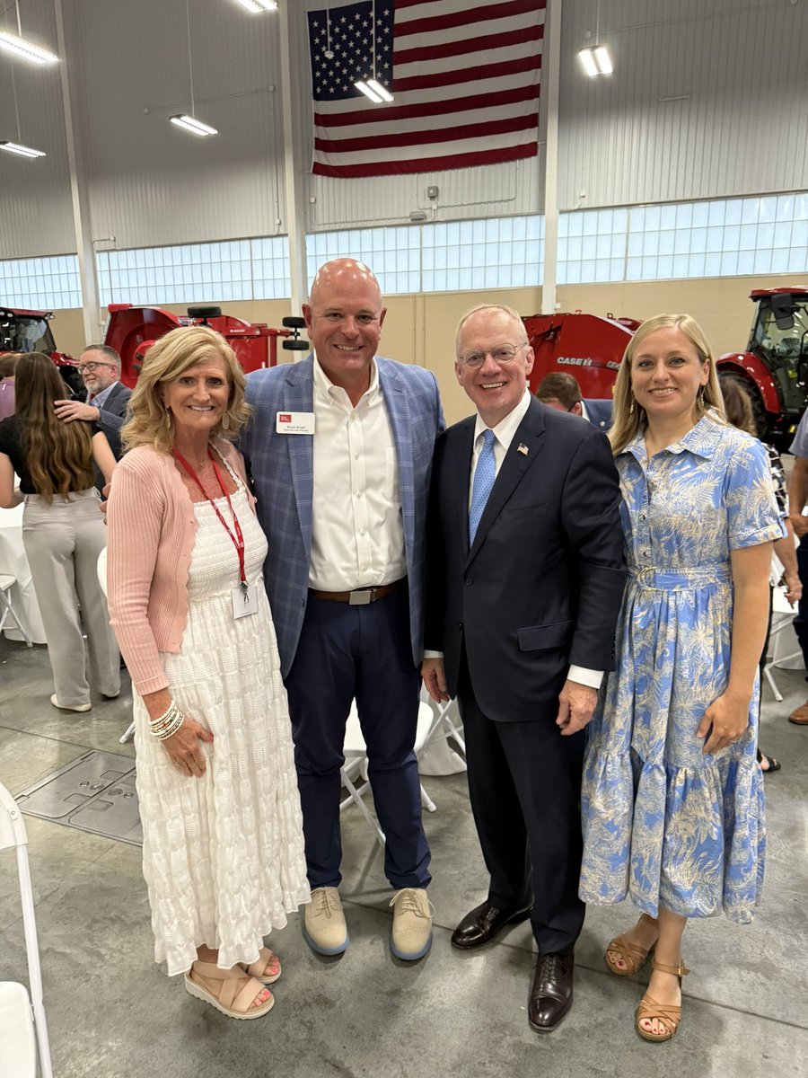 BryanWrightTN's tweet image. A big thank you to @RepJohnRose and @MarshaBlackburn for taking time on your Saturday night to attend the Tennessee Young Farmers & Ranchers Summer Conference. We appreciate your commitment to the future leaders of Tennessee agriculture and thank you for your support of…