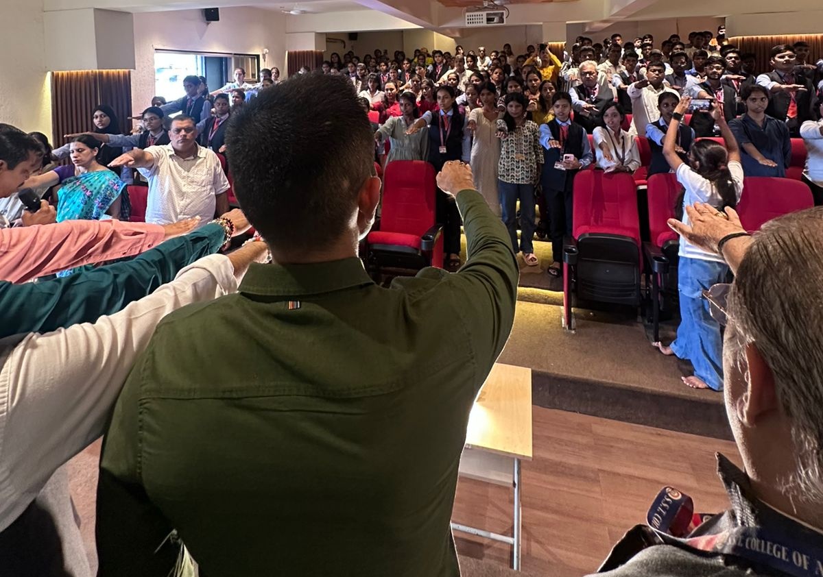 swankhede_IRS's tweet image. Honoured to speak with students as a guest speaker at Balkan Ji Bari School and SST College, Ulhasnagar, on UPSC/MPSC preparation and Drug Awareness. Also met recovering individuals with Sober Life Foundation. A meaningful move to inspire responsible and future-focused youth. 🇮🇳