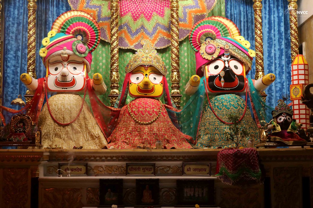 ISKCONPune's tweet photo. 🌷Mangal Arati Darshan🌷🗓20/07/2025🙏 🚩@ISKCONNVCCPune🚩
.
.
#ISKCON #ISKCONNVCC #ISKCONNVCCPune #ISKCONPune
#20thjuly #20thjuly2025 #Sunday #Vrindavan
#Harinaamsankirtan #Radheshyamdas #Radheradhe
#Sankirtan #Kirtan #Mayapur #Prabhupada #iskconmandir
#GVE #GovardhanEcoVillage https://t.co/yOoPyUUZd5