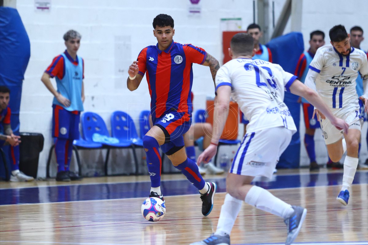 FotosSL's tweet image. Las fotos del partido del Futsal San Lorenzo 1 - 2 America del Sud, miralas en fb.com/FotosSL #FutsalMasculino #SanLorenzo