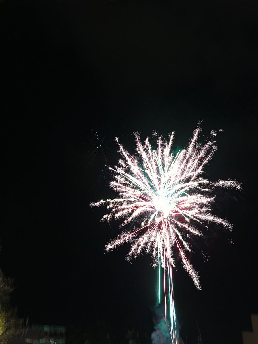 🎤 Concert amb <a href="/elmas/">elmas</a>.pop i @lanitdelcanet per posar música a una nit inoblidable. Hem ballat sense fre!
🎇 Els @7cervells han disparat els focs d’artifici de la Festa Major
🎧 I per tancar,sessió “@associaciodejovesjesus ” amb @djyxor per seguir ballant fins al final
#somdeJesús