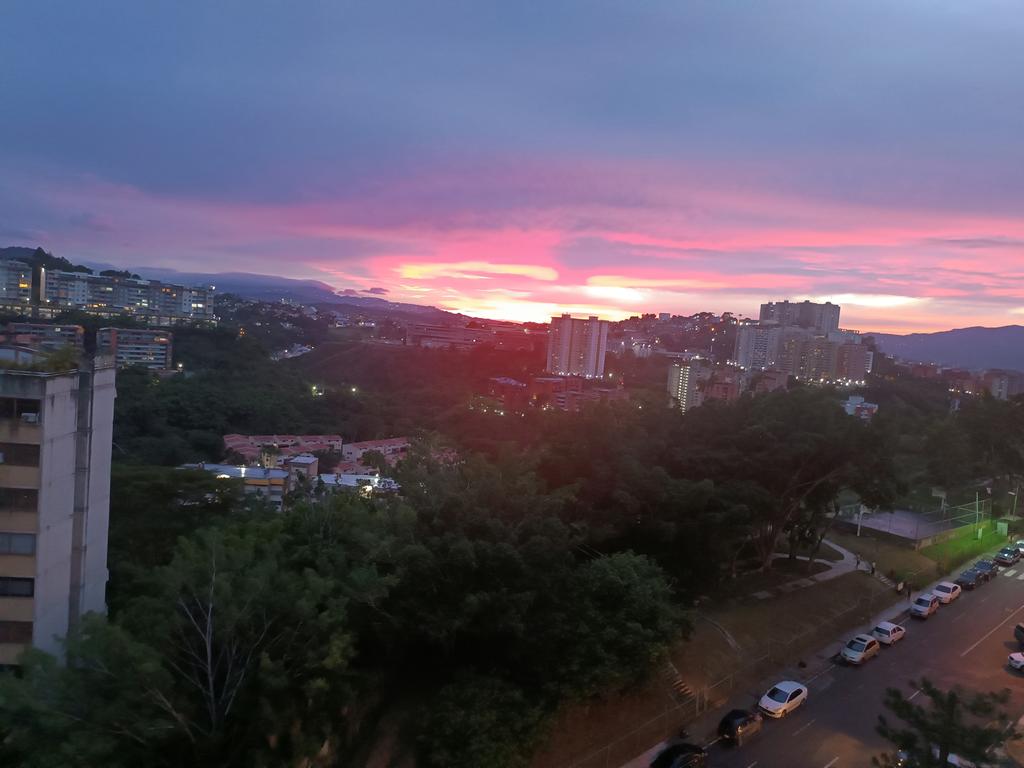 Un atardecer que llena el alma en la ciudad de contraste, la ciudad de la furia, aquella hermosa ciudad de los techos rojos. Este paisaje me da paz y me recarga