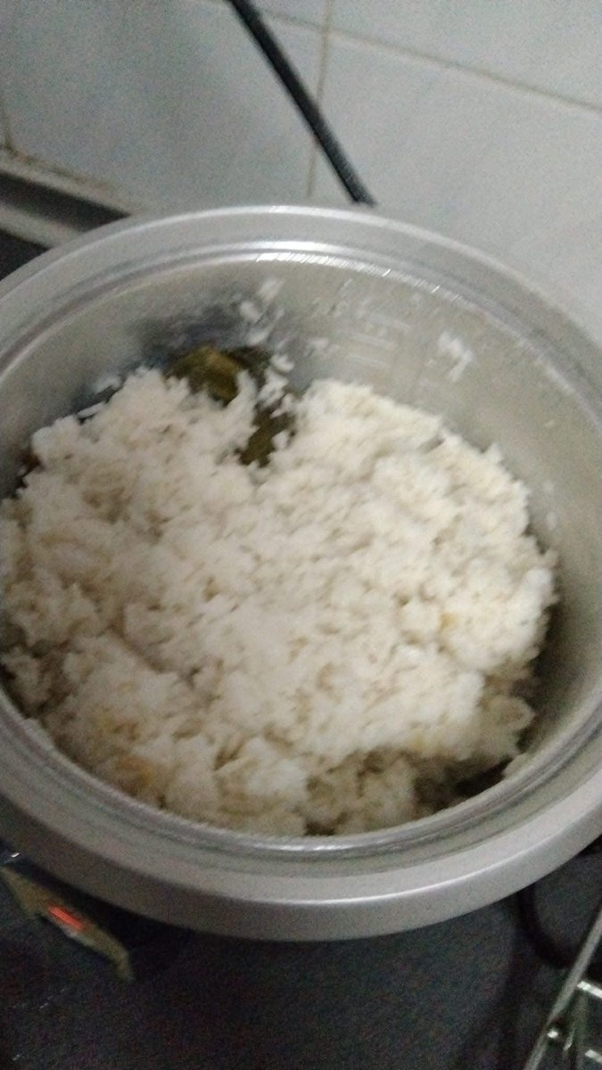AcitSidek's tweet image. Ada ni.. tgh masak nasi lemak ayam berempah.. mampu masak ni je, nak masak nasi minyak kita tak tau lagi bila.. tiberr😂.. nnt kawin hari2 saya boleh masakkan utk awk.. 🤭