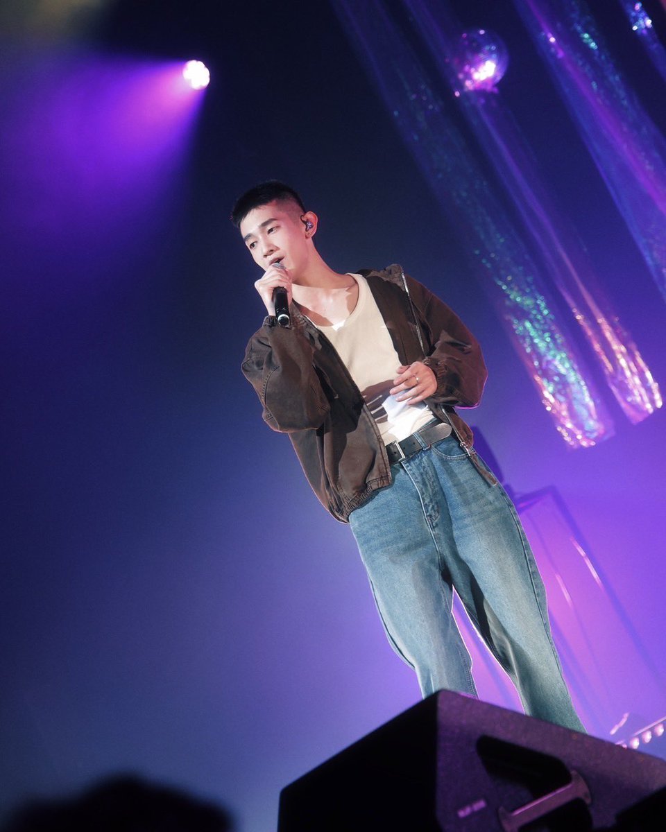 GMMTV's tweet photo. 僕たち2人は大阪のファンの皆さんに、めいっぱいの楽しさをお届けする準備ができました😎
พวกเราพร้อมขนความสนุกแบบจัดเต็ม มาแจกแฟนๆ ชาวโอซาก้าทุกคนแล้วจ้าาาา 😎

#AlmondProgressFD22inOSAKA
#GMMTVFANDAY22inOSAKA  
#GMMTV https://t.co/UkpH3ToSIi