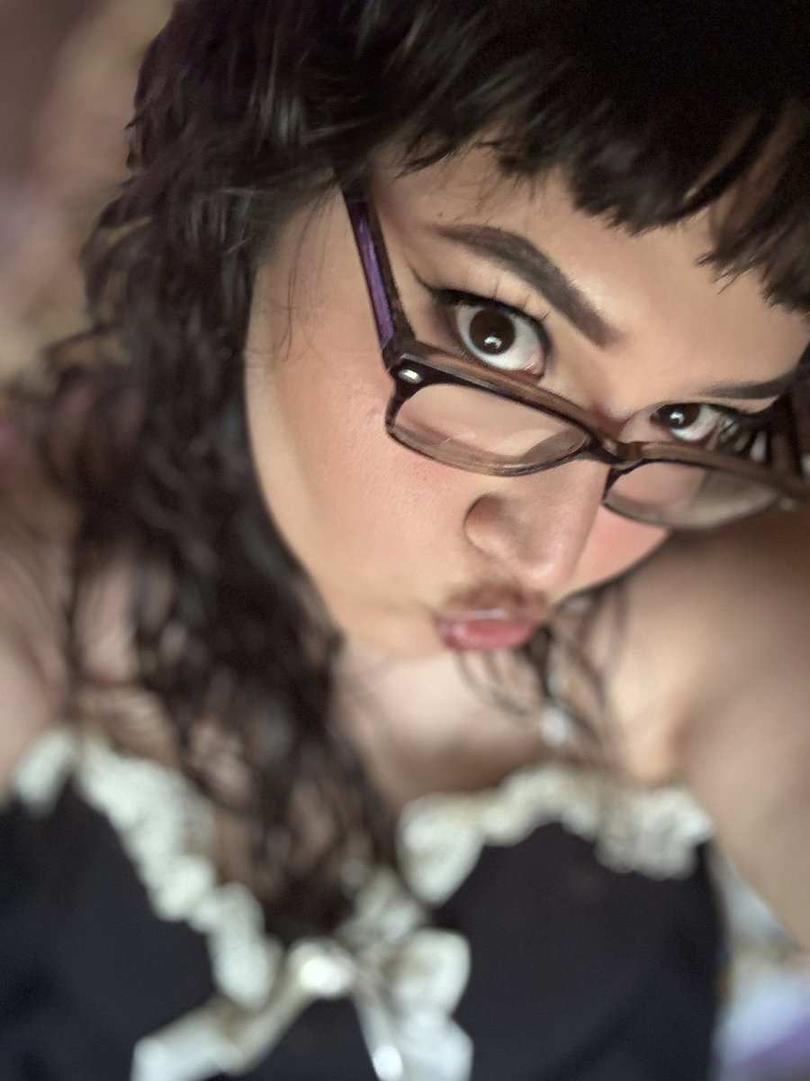 hooniesuckle's tweet image. moot hunt ☆彡

♡︎ Vic 24 she/they
♡︎ fort, ow2, kpop, minecraft, music, degrassi, anime
♡︎ mercy main, btsvt stan , sws, ptv, 5sos, green day, paramore, little mix, jjk, noragami

♡︎/↻ to be moots !!

#promotwt #kpoptwt  #owtwt #emotwt