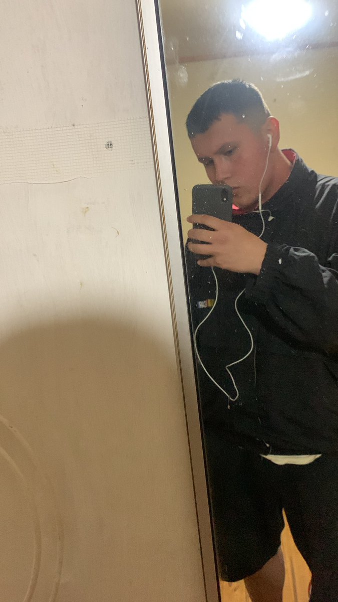 litzinhooo's tweet image. wena cabros me hice un buzzcut