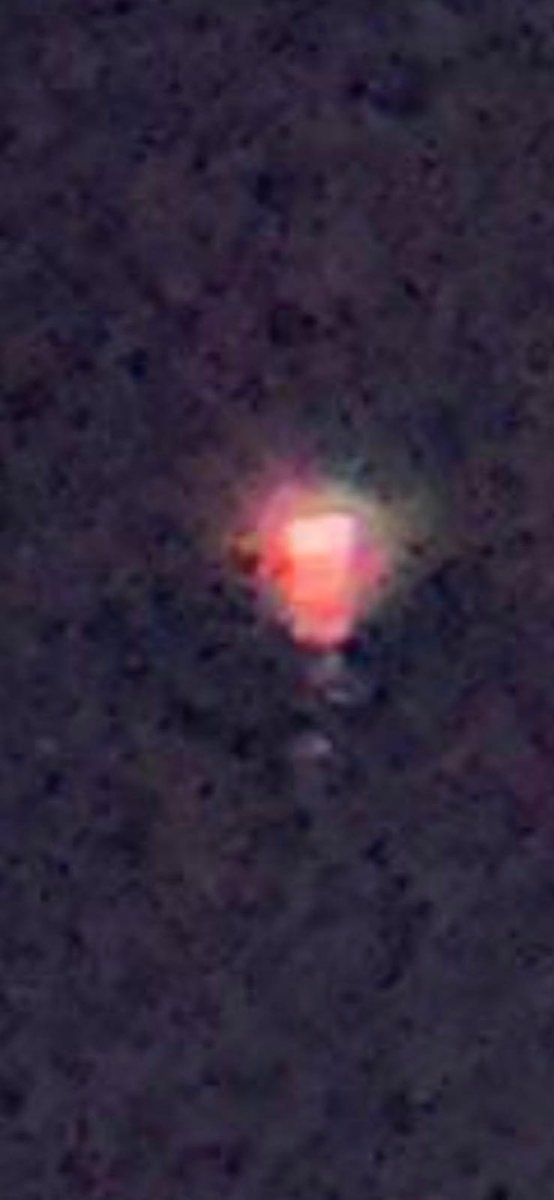 🚨 Reports of UAPs in the Amazon are growing.

Indigenous communities in Brazil’s Amazonas State say luminous craft are emerging from rivers and approaching their villages. One was photographed just after surfacing (Below)

In Peru, locals faced the so-called Facepeelers- tall,