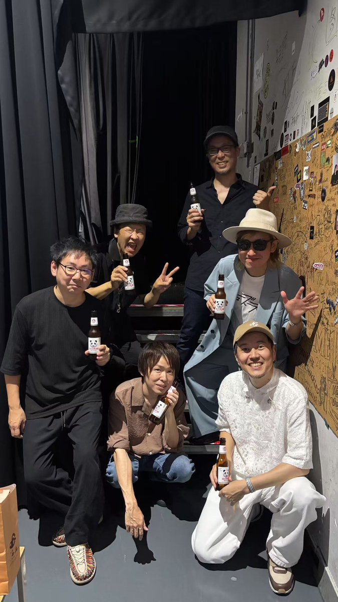 nabecolobass's tweet photo. ツアー3日目　深圳も無事に終了

大雨の中たくさんのお客さんが来てくれました

感謝！！

パンダ柄のビールで乾杯🐼🍻

photo by Nikki Zeng https://t.co/3mLFVYaD5w