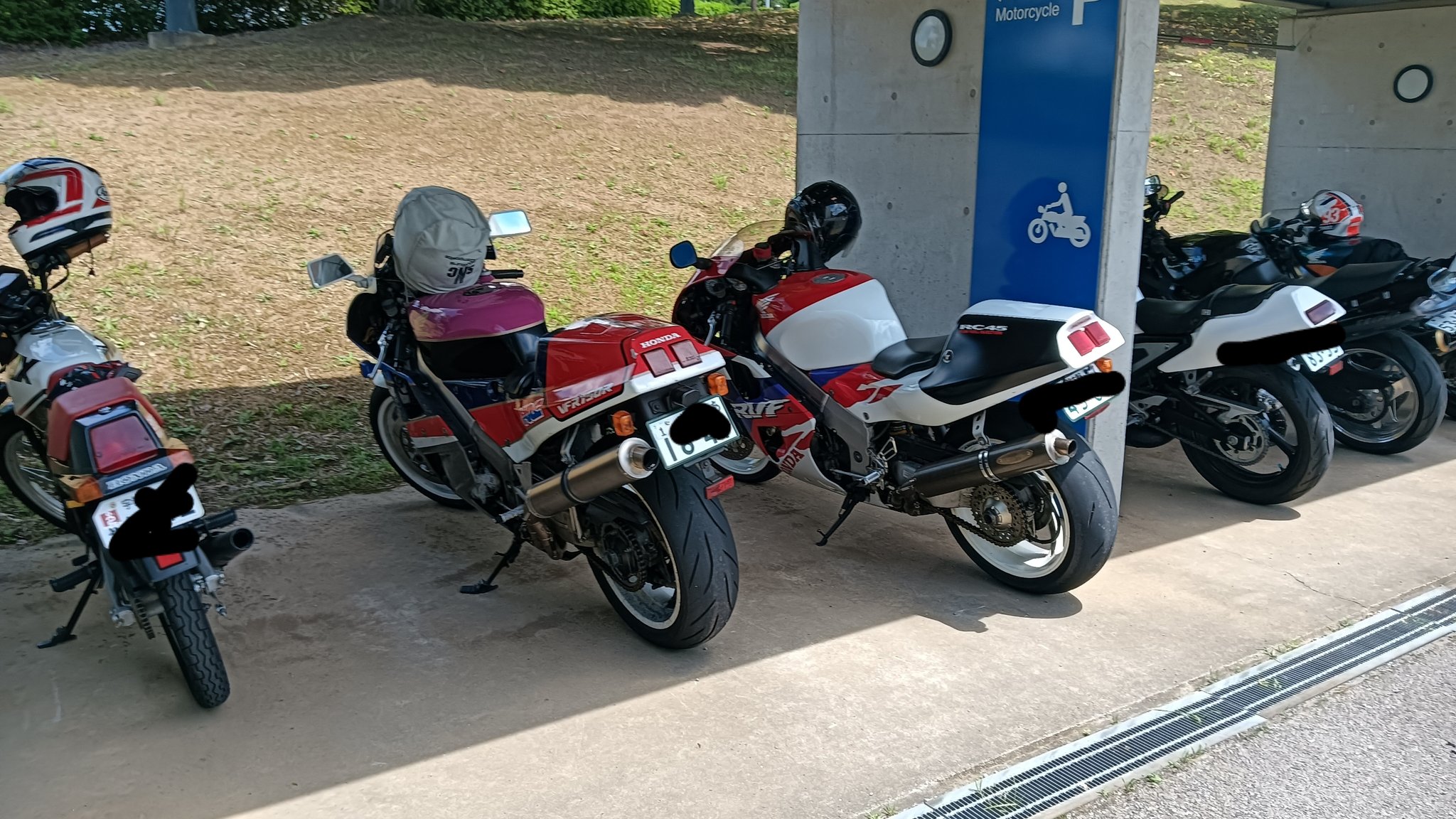 駐車場 展示台← Nguyen Thanh Ha さんお返事待ち From Aqua City Odaiba parking lot exit - YouTube