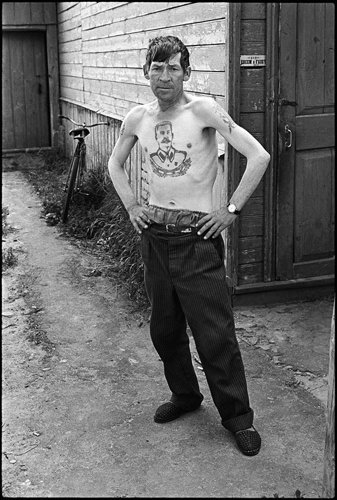 TraductorTeAma's tweet image. Suzdal, USSR, 1974.
Un comunista de 35 kg con un tatuaje de Stalin