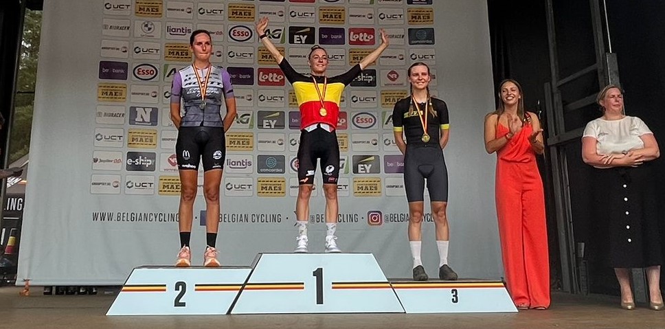 Mountainbiken: Alicia Franck zegeviert op 't BK shorttrack in Tessenderlo &gt; 🥇
Emeline Detilleux  🥈
Britt Segers 🥉
veldritkrant.be/nieuws/2025-07…