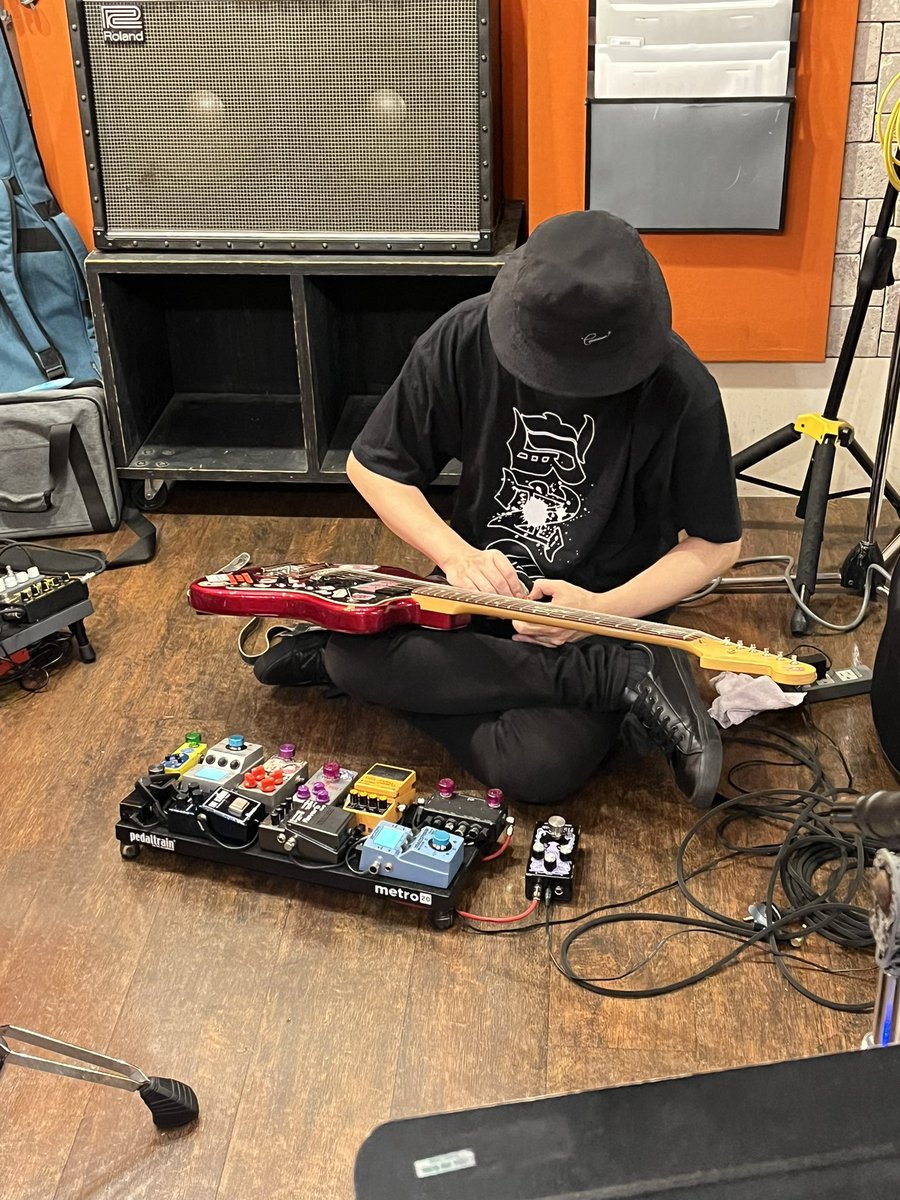 _246M's tweet image. fujinezzのスタジオでした!新曲も合わせました!そのうちレコーディングもします!ライブのお誘いも待ってます!!!!!!
写真はスーパーギタリスト