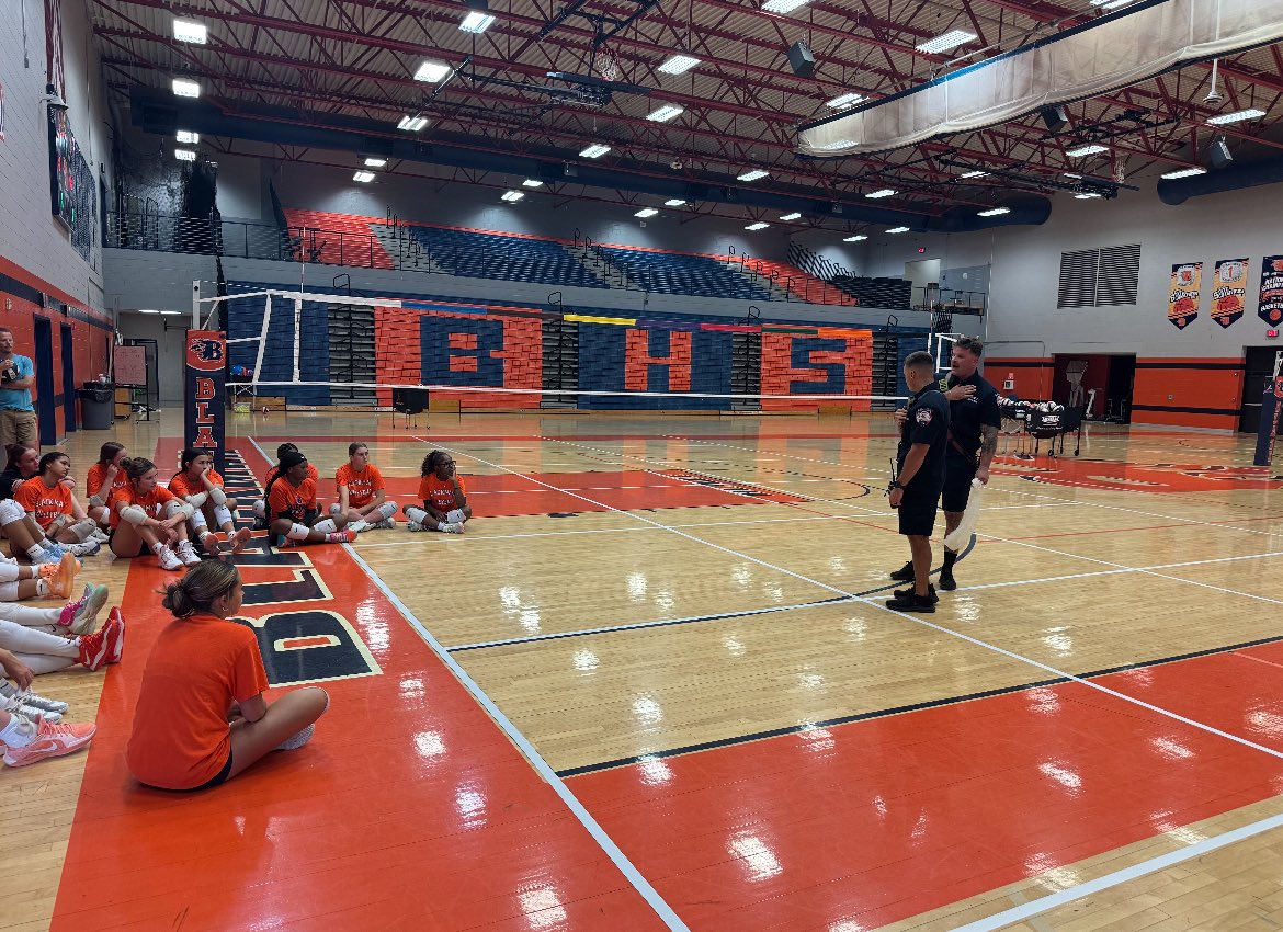 🚒 Engine 5, B-Shift in Action!
On Friday, Engine 5’s B-Shift crew stepped off the truck and into the classroom, teaching a basic first aid class to the Blackman High School volleyball team. 👏🏽💪🏽