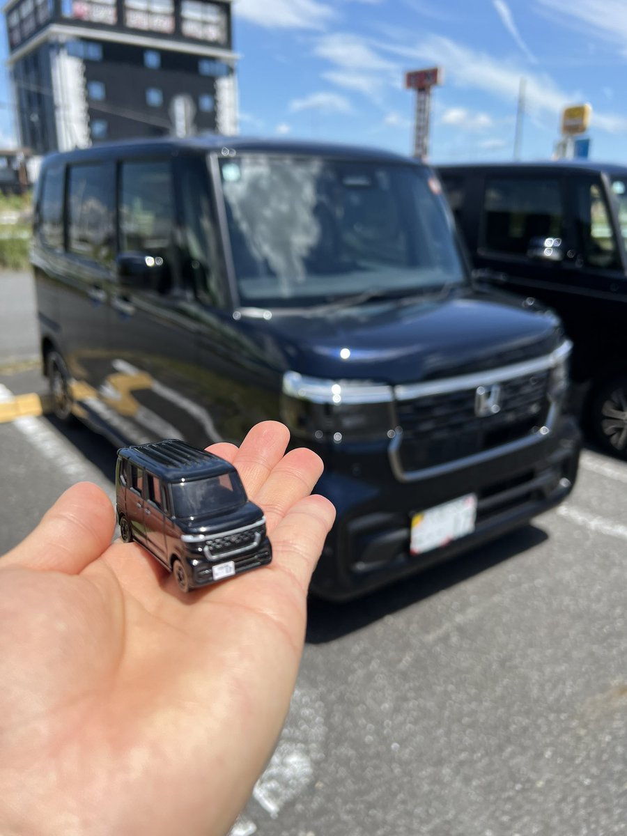 あきやまた (@osushi150yen) on Twitter photo 本日はヨッシーさん(<a href="/7K5XWhfOHmj6pkj/">ヨッシー(NBOX推し)</a> )とお会いしてきました!
同じミッドナイトのJF5仲間ですが、やっと並べさせていただくことが出来ました✨️
無限スポイラーも付いて、よりかっこよくなったヨッシーさんのJF5、素敵でした!
また、ミニカーとうまい棒ありがとうございました🙏大切にします! 本日はヨッシーさん(<a href="/7K5XWhfOHmj6pkj/">ヨッシー(NBOX推し)</a> )とお会いしてきました!
同じミッドナイトのJF5仲間ですが、やっと並べさせていただくことが出来ました✨️
無限スポイラーも付いて、よりかっこよくなったヨッシーさんのJF5、素敵でした!
また、ミニカーとうまい棒ありがとうございました🙏大切にします!