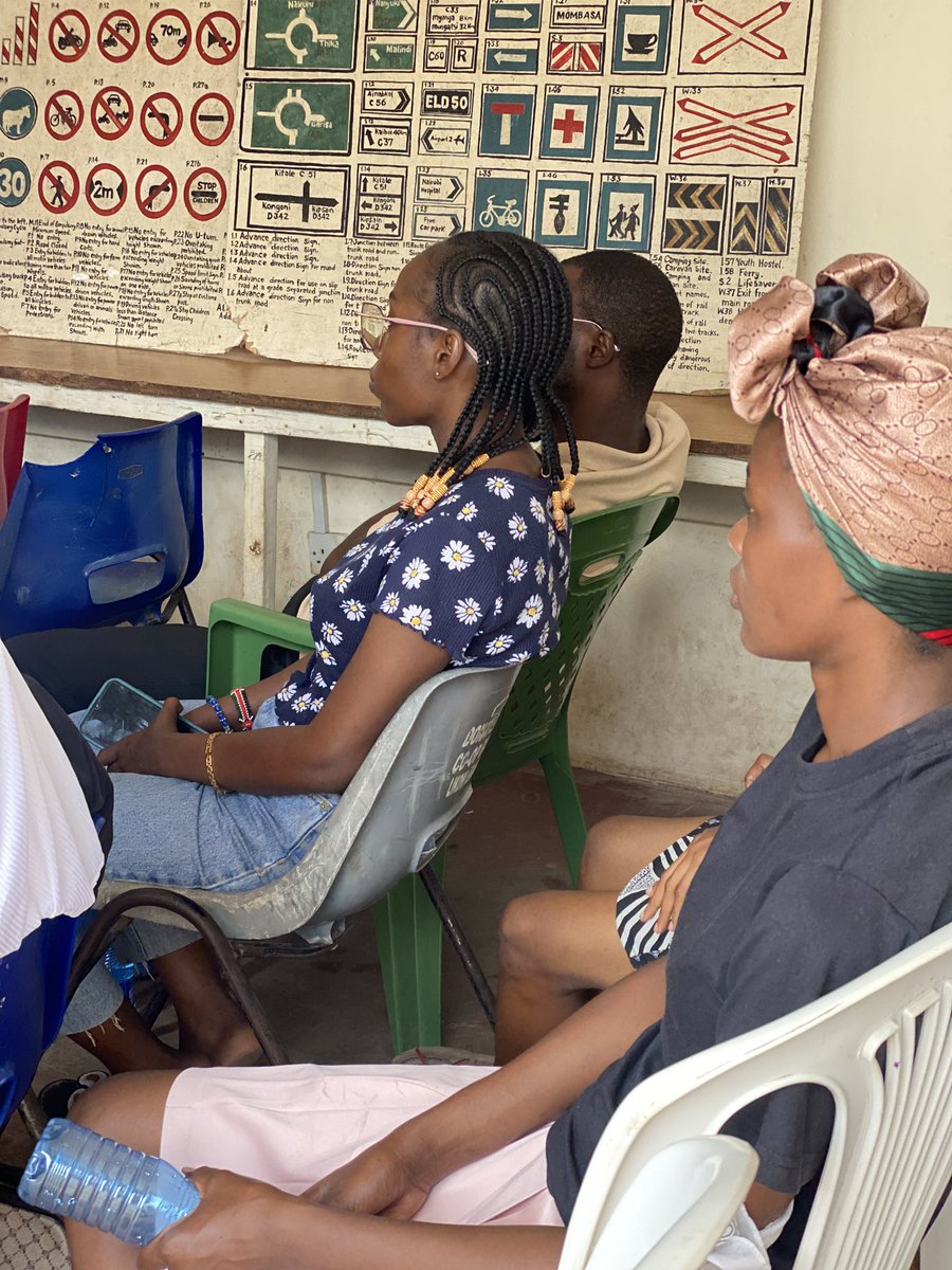 Yesterday at Usapwa, we held an impactful session under the MYPOA Project on HIV and Positive Living, in partnership with SYO together with Population Connection. Usapwa members, a skilled facilitator, led the discussion empowering youths with knowledge on Positive Living.