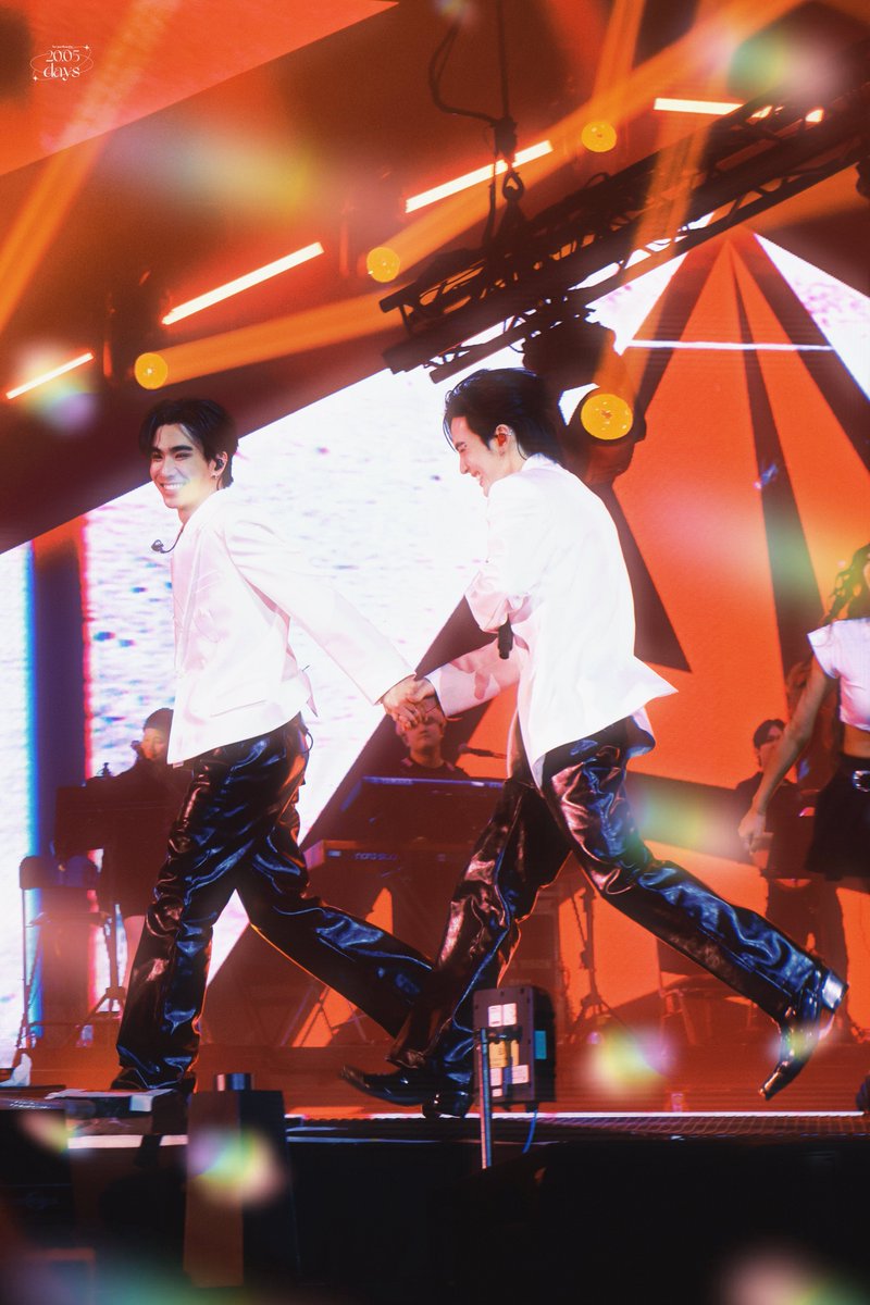 2005days_'s tweet image. Day2 เเล้ว~ ส่งกำลังใจให้คนเก่ง โชว์บนสเตจได้ออกมาราบรื่นเหมือนที่ตั้งใจนะค้าบ✨ สู้ๆนะคับ! ✊🏻📦❤️

PERTHSANTA TIMESTOPPER

#PerthSantaFanconD2