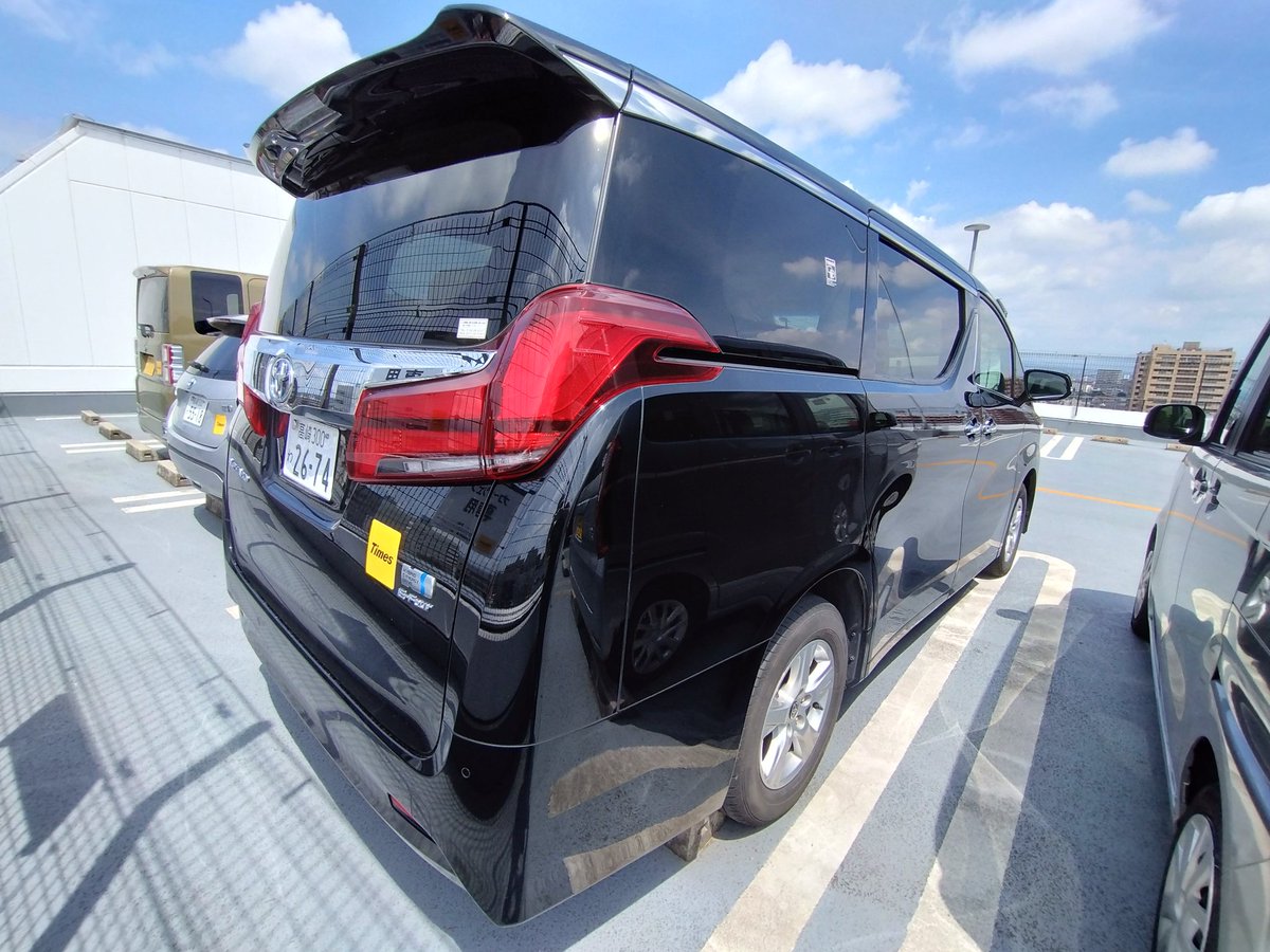 AozoraE235's tweet image. ちなみに昨日のタイムズカーは初アルファードでした。幅よりも長さの慣れに時間が掛かりました。
ですが、慣れればドライバーとしても快適な車で良かったです。