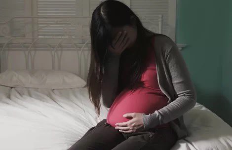 Poo_Crave's tweet image. Andy Cohen’s surrogate cheated on him and got pregnant for another gay guy