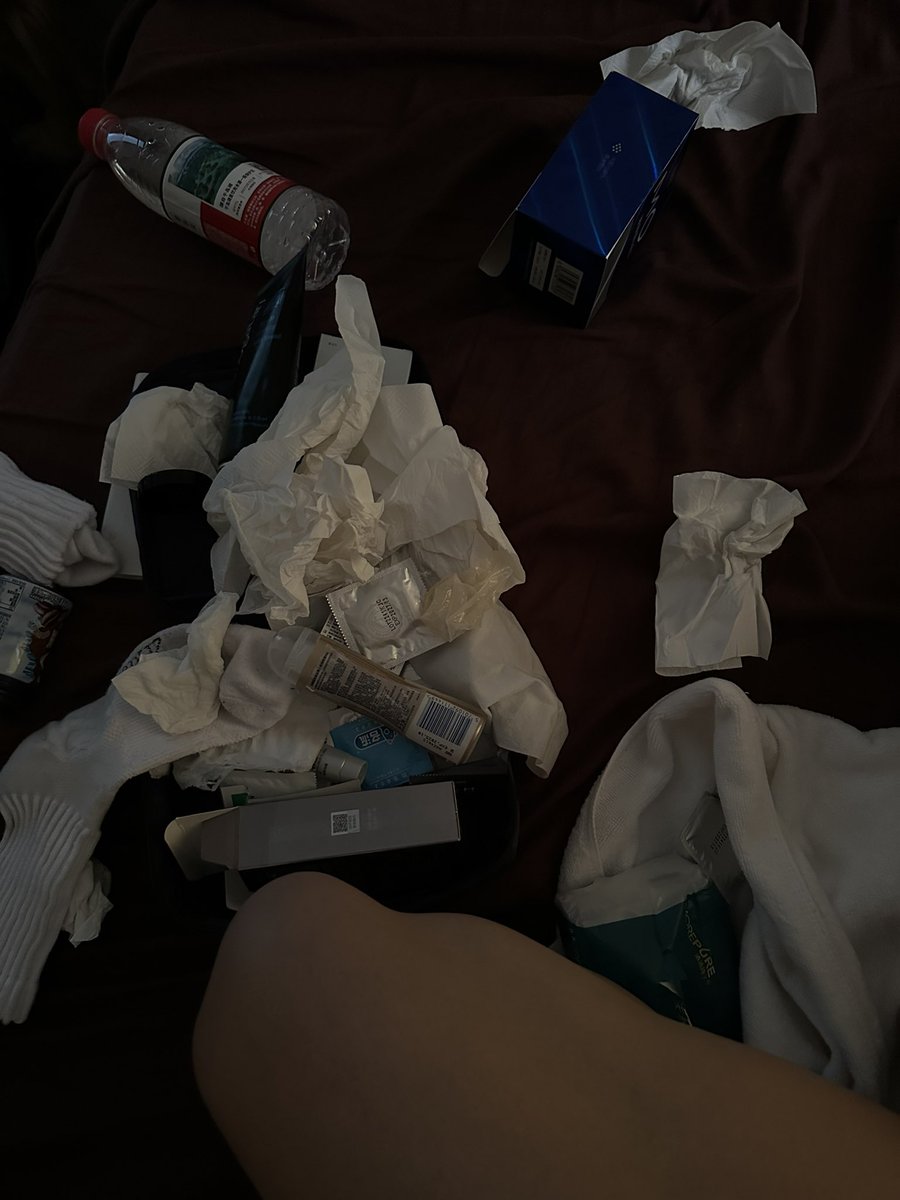 表弟放暑假来我这边借住，打开blued发现一个0.00km的，身材也和表弟差不多，那我就帮忙开发一下吧